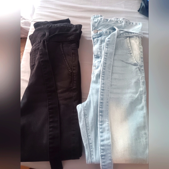 Women's size 3, two pair of high rise belted skinny jeans - Picture 1 of 7